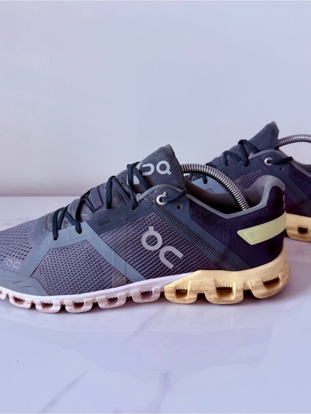 On Cloudflow Women’s Size 10.5 Sneaker Gray/Navy/Yellow